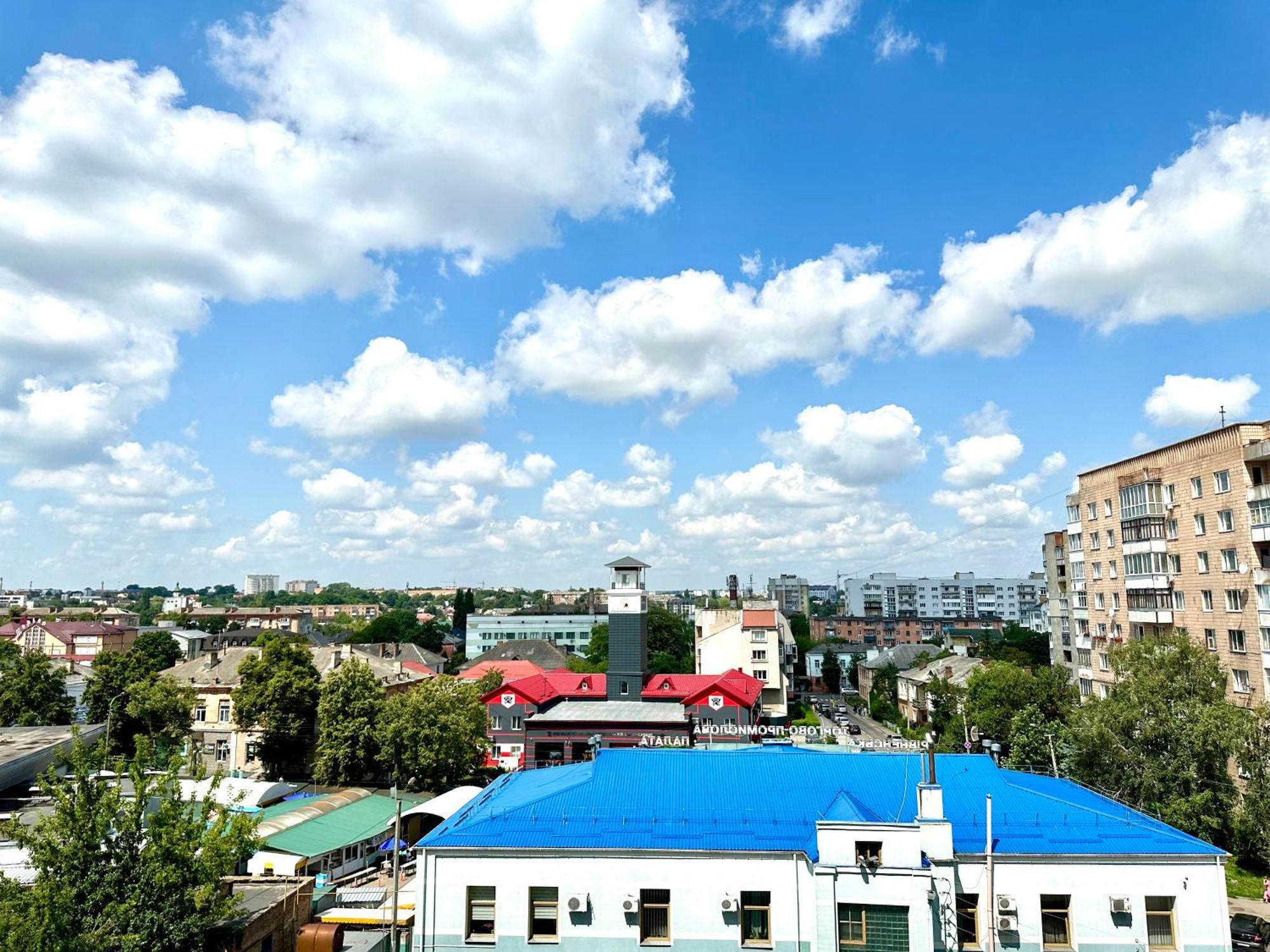 Modern Apartments With A Coffee Machine In The City Center, A View Of The City Ровно Экстерьер фото